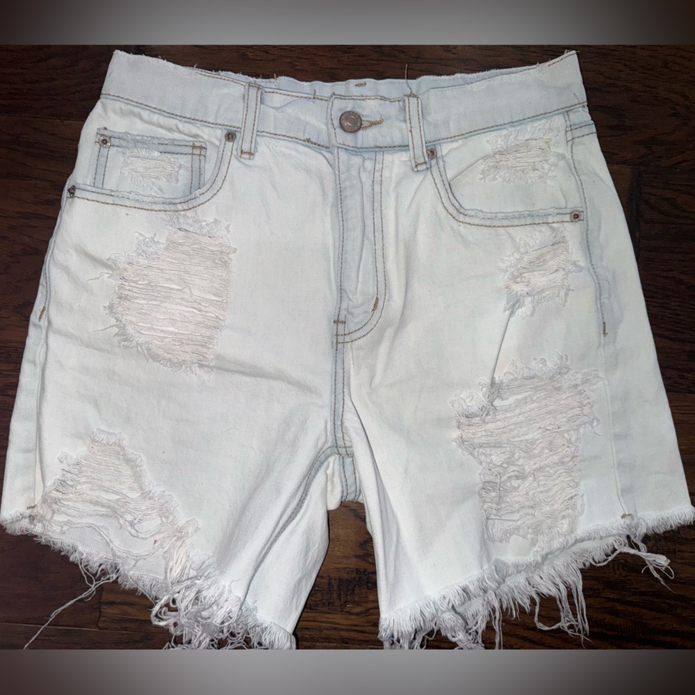 Women’s Urban Outfitters / BDG light wash Distressed Denim Shorts size 25